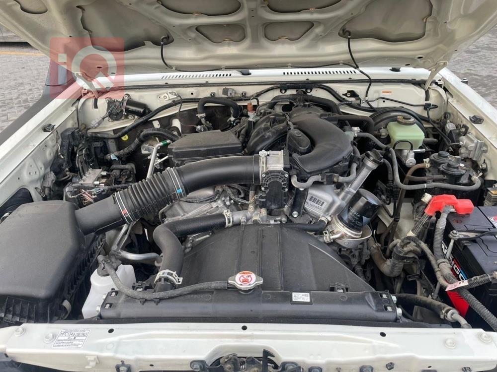 تويوتا لاند كروزر 70 بيك اب